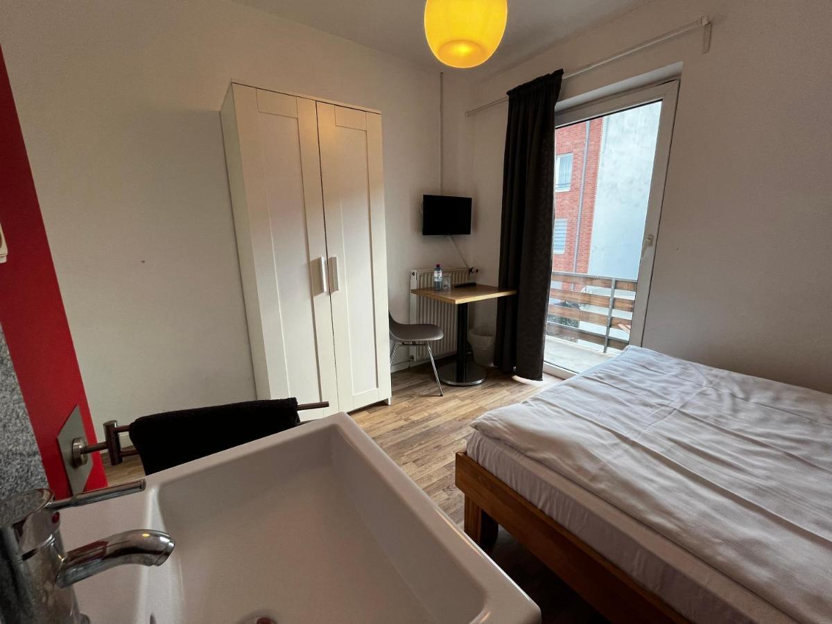Hotelzimmer In Neusserstrasse Köln Kültér fotó